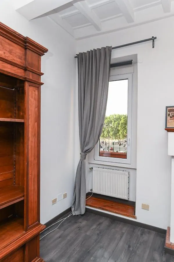 Gorgeous Trastevere Loft On The River Rome Italy