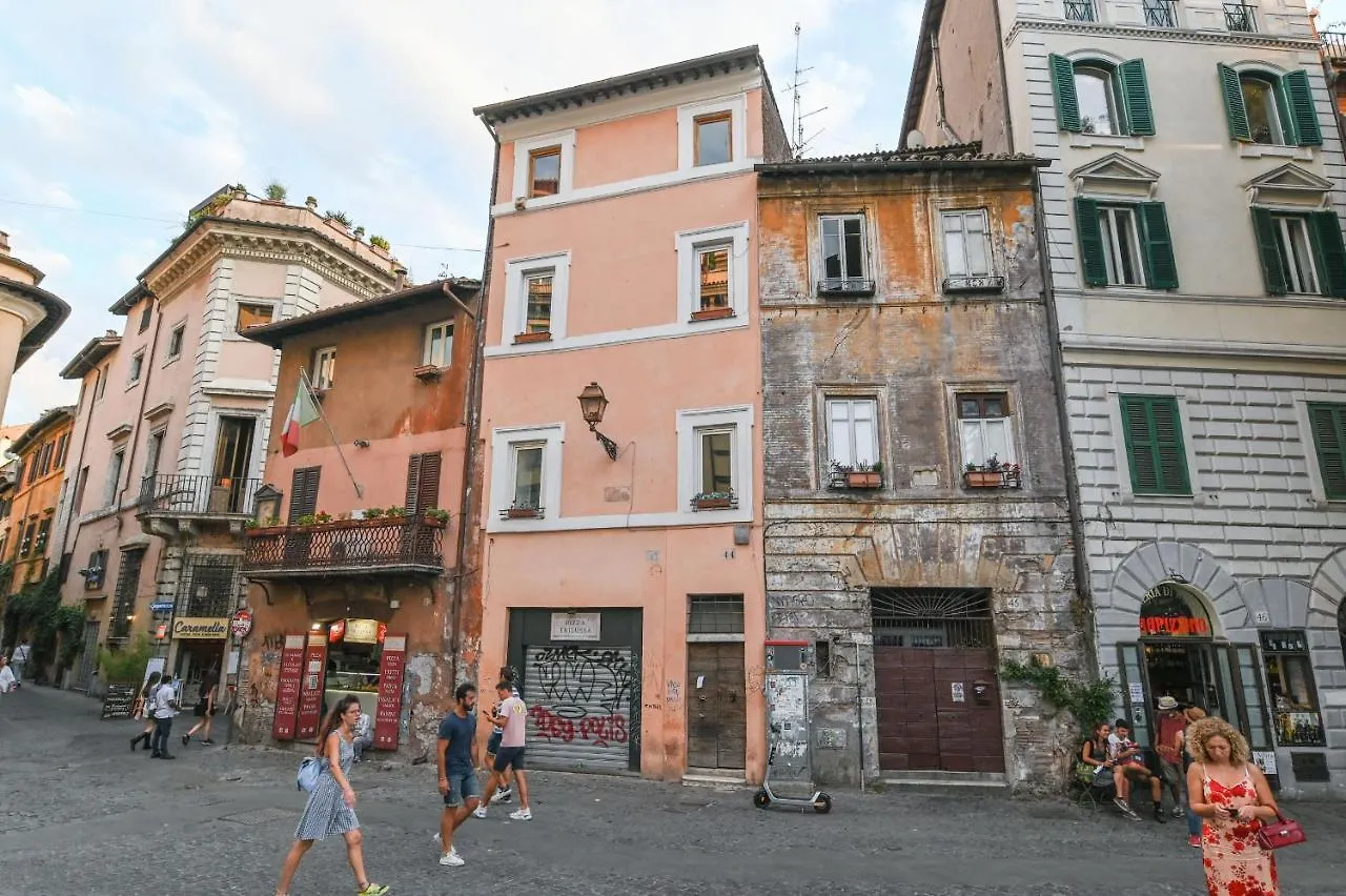 Gorgeous Trastevere Loft On The River Rome