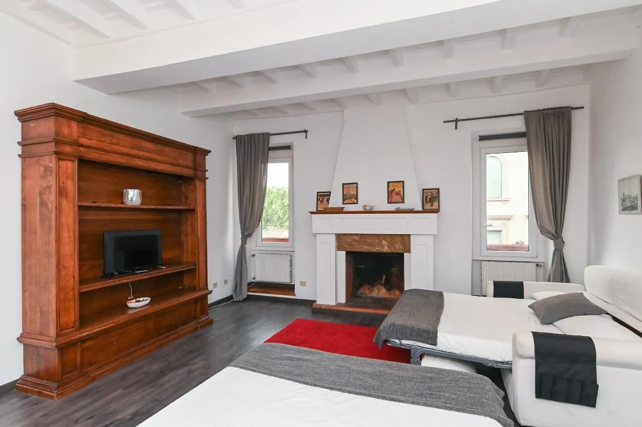 Gorgeous Trastevere Loft On The River 로마 아파트