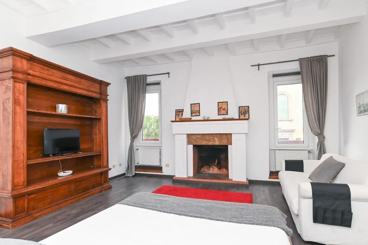 Gorgeous Trastevere Loft On The River Rome